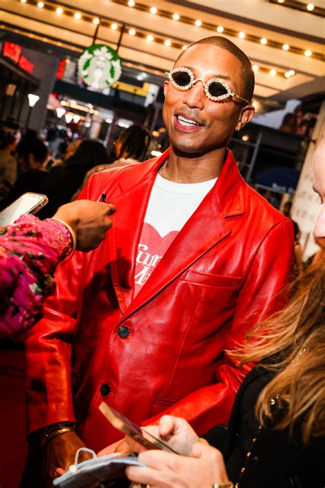 louis vuitton nombre de salariés|pharrell louis vuitton salary.